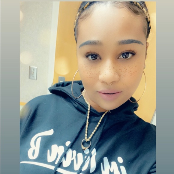 Meet your Posher, Lareina - Picture 1 of 1